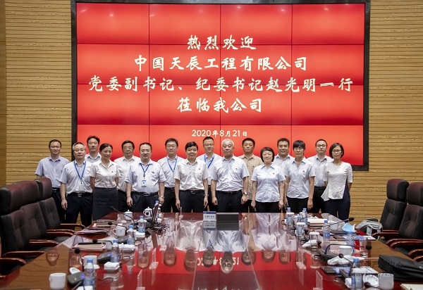 合影 小.jpg