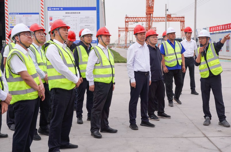 中国铁路呼和浩特局集团有限公司到中铁一局包银铁路项目调研