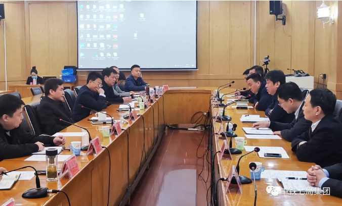 师建军与郑州市管城区委书记虎强举行会谈