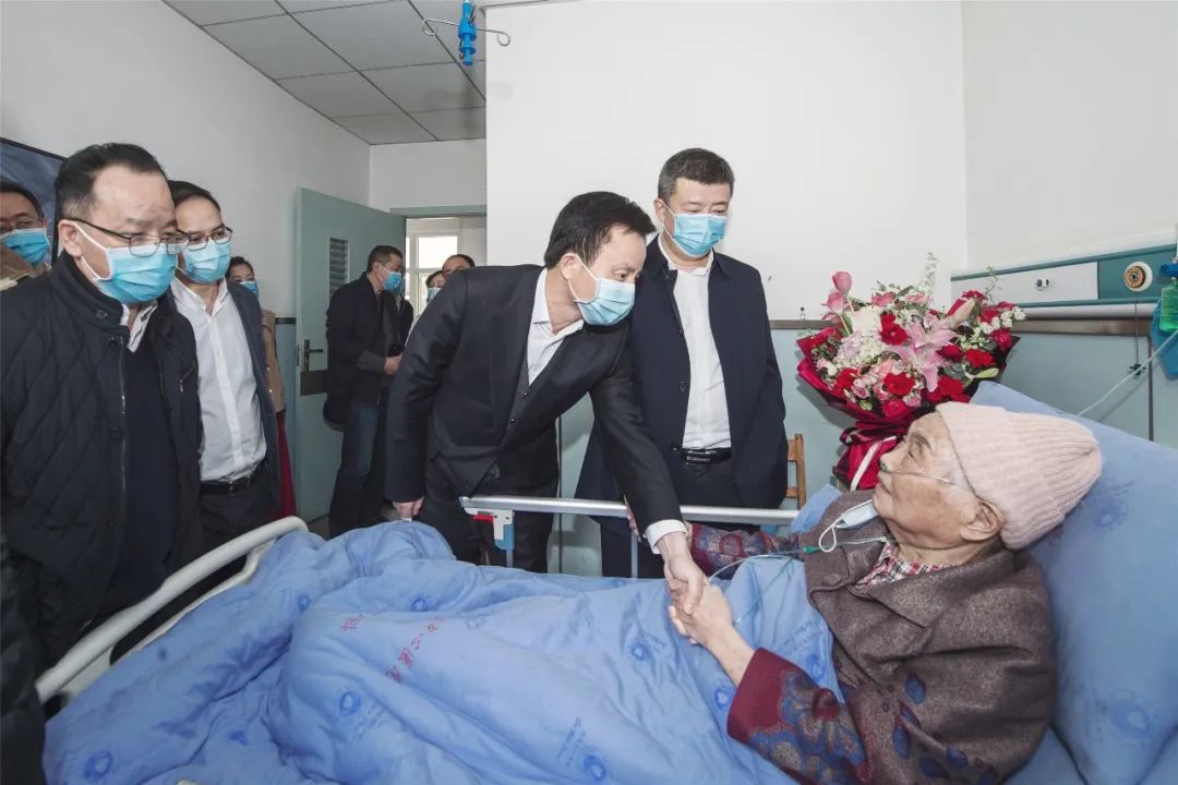 中铁二局新任主要领导看望慰问老红军李鸿翔