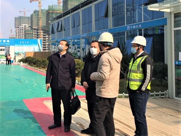 中建八局山东分局党委书记、局长陈建设一行来到绿地山东国际金融中心项目检查指导