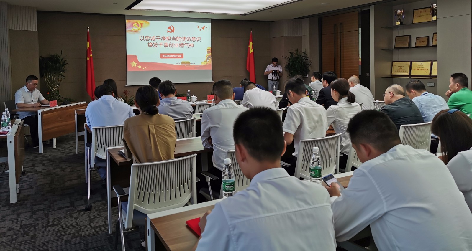 中科建设开发总公司党委  召开党委中心组学习扩大会组织党员干部集体听党课