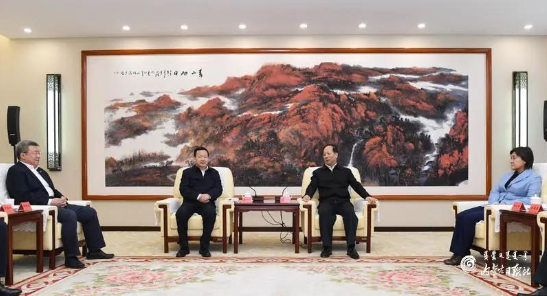 周乃翔、郑学选与内蒙古自治区党委书记石泰峰、主席布小林会谈