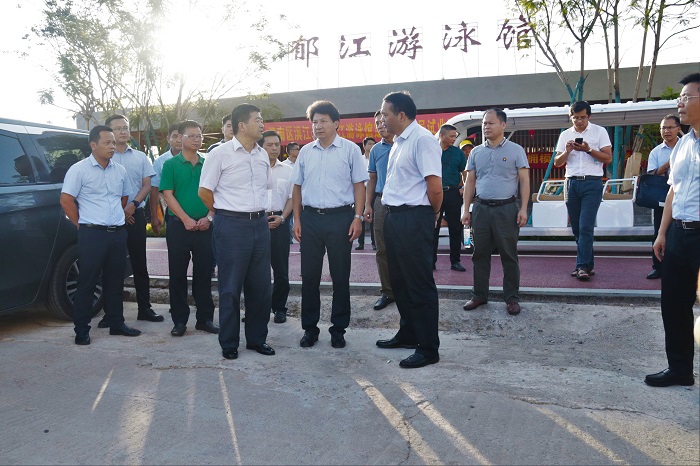 广西壮族自治区人民政府副主席方春明到南方公司贵港郁江工程调研