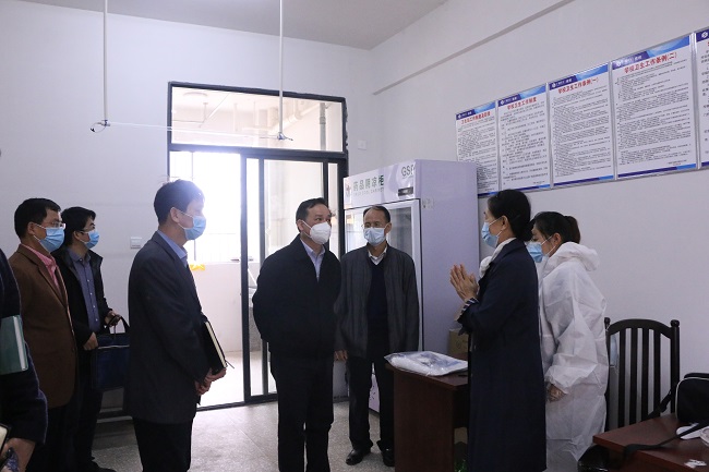 余仲远到集团技校检查开学准备工作