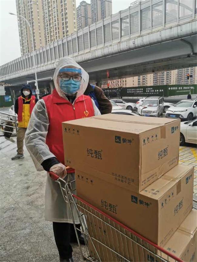 胡江焕：疫情防控的“急先锋”，社区群众的“暖心人”