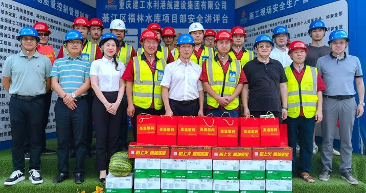 菏建国投领导到疫情防控一线看望志愿者