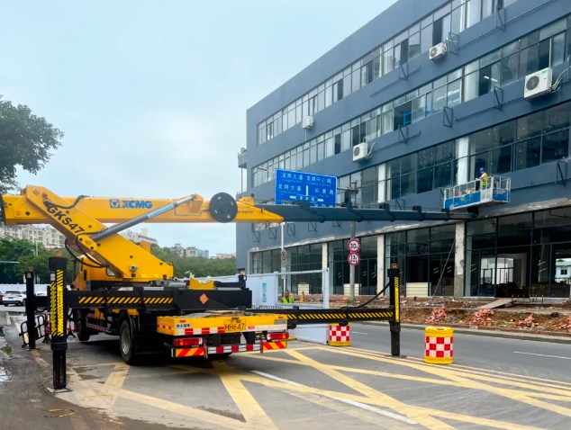 超大跨距！47米高空作业车单次驻车轻松完成20+m街道外立面施工