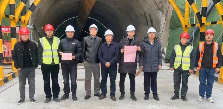 宏润建设领导视察慰问宁波项目部