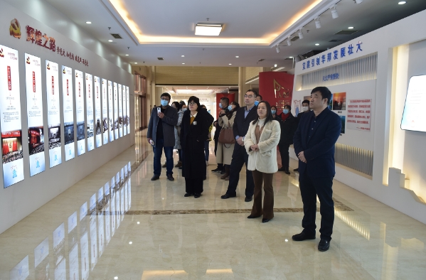 青州市烟草专卖局党委书记、局长刘志勇莅临山东华邦建设集团调研指导