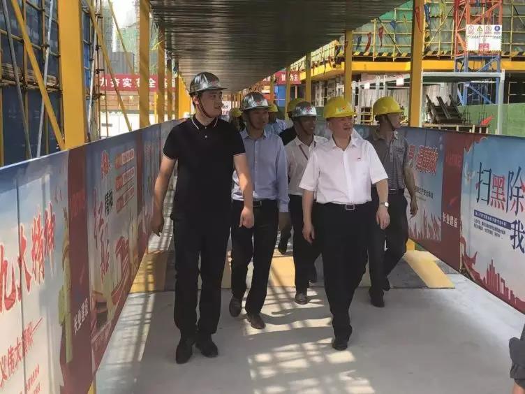 嘉兴市委常委、经开区党工委书记陈利众视察嘉兴万科翡翠四季项目