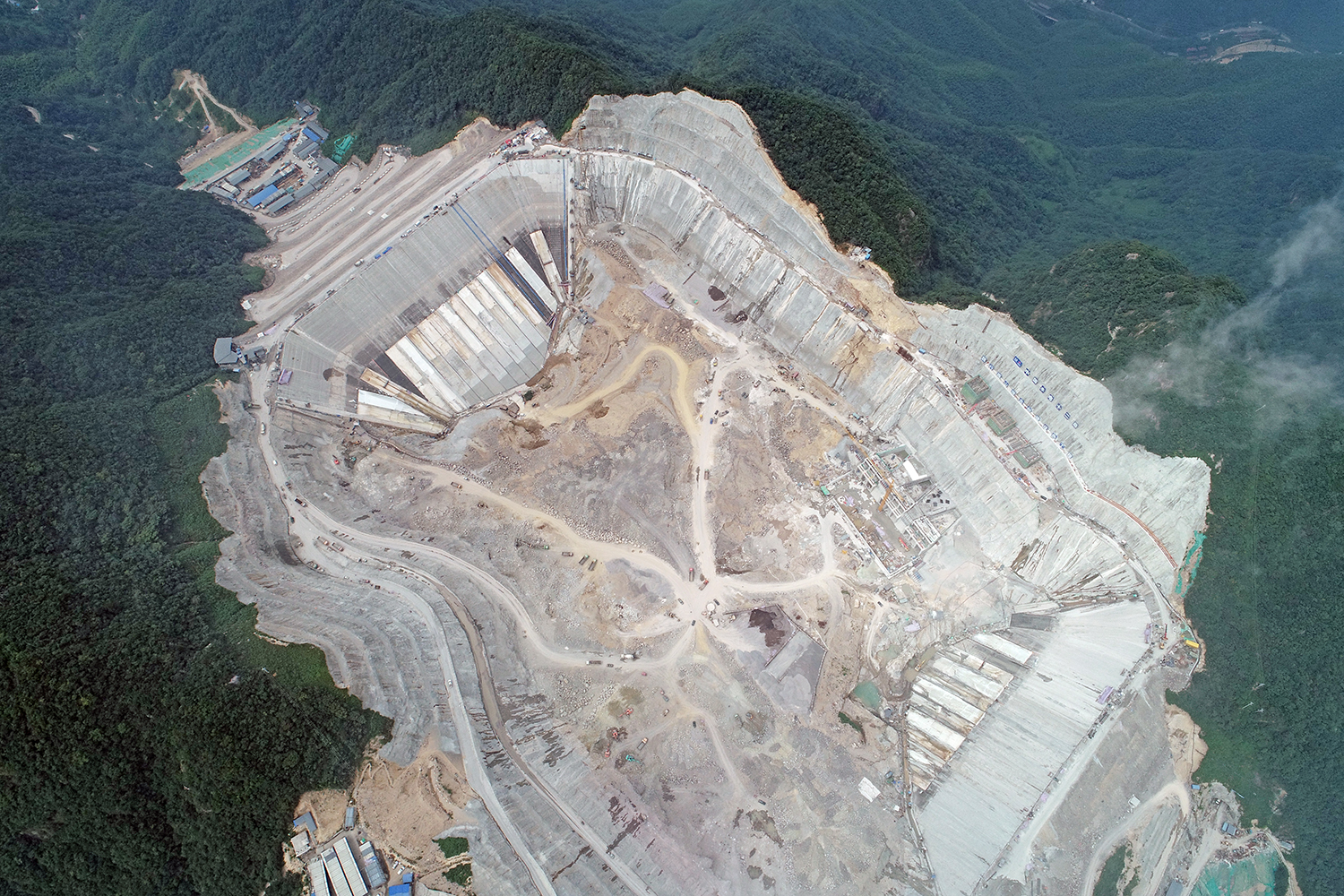 【工程通讯】匠心筑梦 初心如磐 ——长龙山抽水蓄能电站上水库工程全力冲刺蓄水攻坚目标侧记