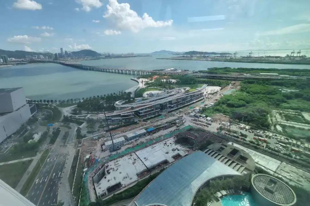 媒体再度聚焦，粤港澳大湾区核心区域首座大型多功能民生工程主体封顶