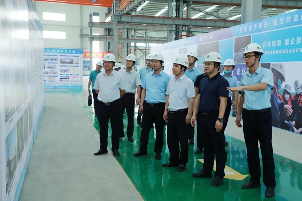 陈礼松到建工钢构公司和柳州装配式建筑现代化产业园调研