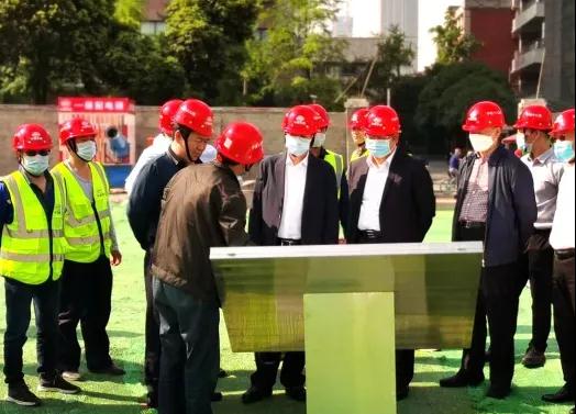 王兴周到市政公司成都地铁18号线项目调研并召开四川片区推进“三大改革”座谈会