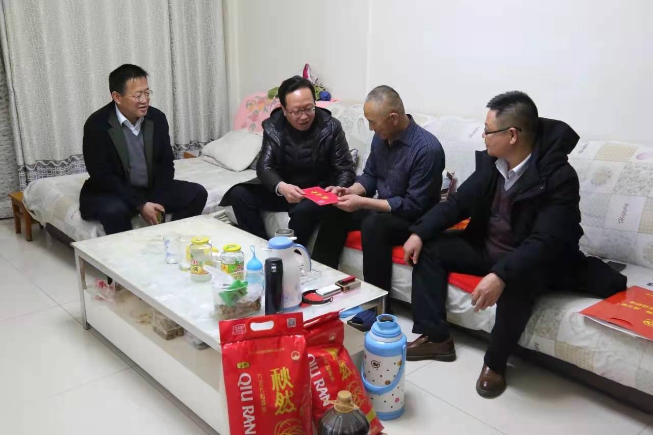 八冶集团公司集中开展春节前走访慰问活动