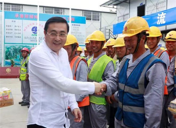 江苏省副省长费高云赴南通四建马来西亚项目调研