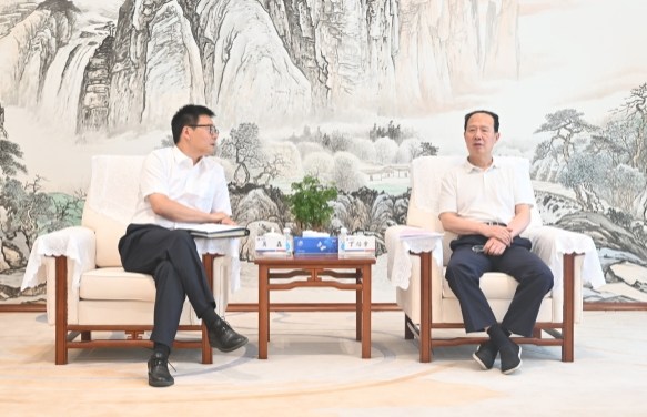 丁焰章与上海电气集团党委书记、董事长吴磊会谈