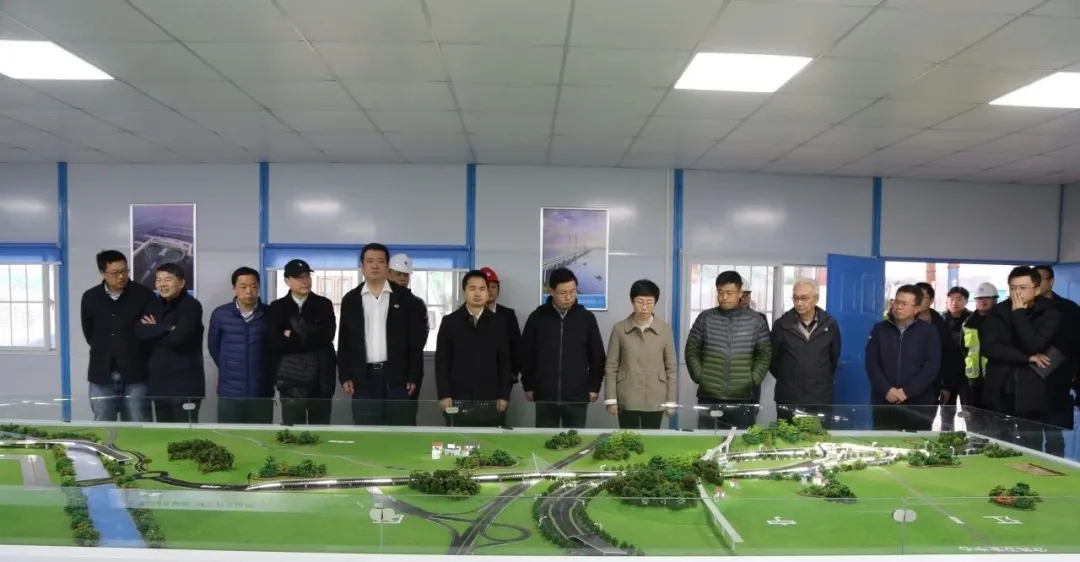 市城建集团领导班子举行集体调研活动