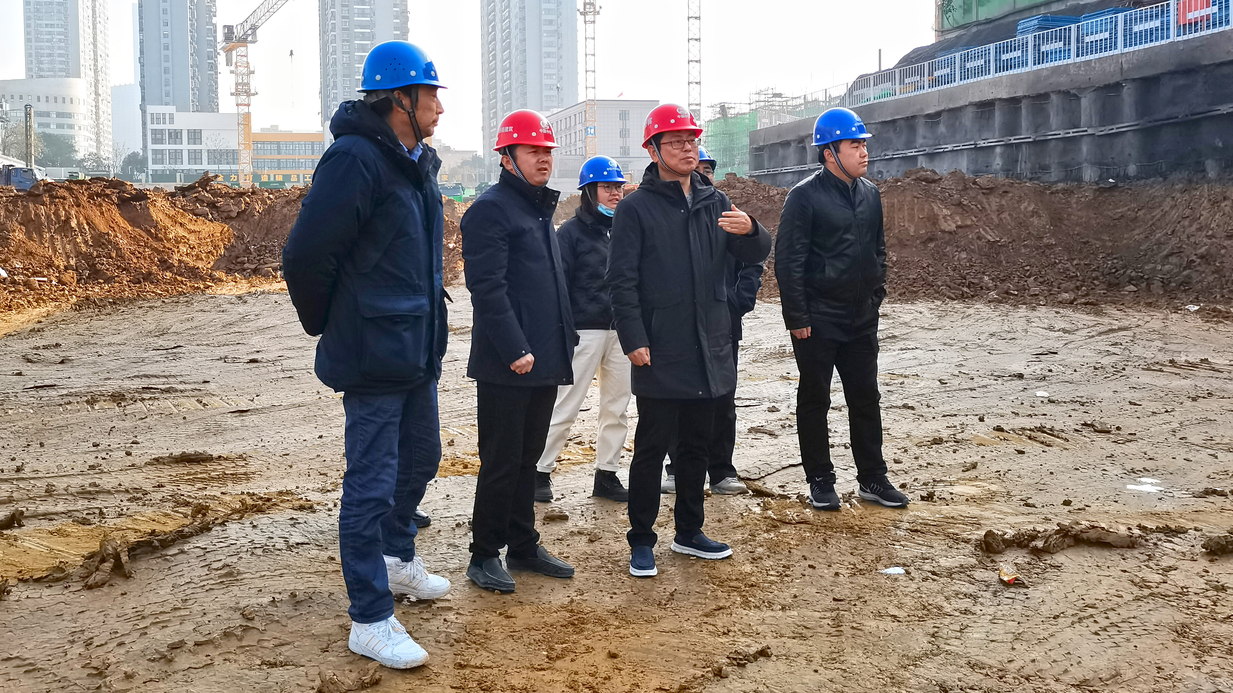 中铁四局建筑公司副总经理(主持行政工作)聂勇到局北区项目部检查指导工作