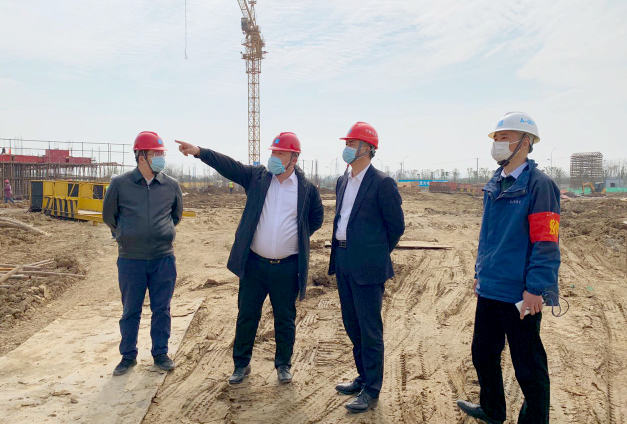 公司党委书记、董事长李毅一行调研东城实验中学建设项目进展情况
