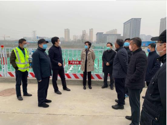 马泽平陪同中国人民大学党委书记、校长检查中国人民大学通州新校区项目疫情防控、工程复工推进工作