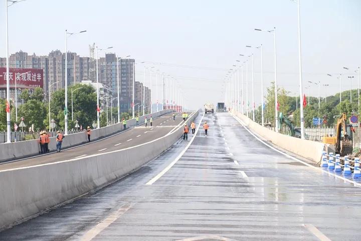 主线通车倒计时 集团四公司芙蓉大道快改（湘潭段）项目昭华跨线桥主桥完工