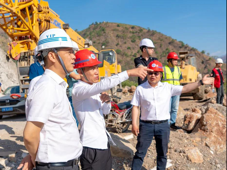 分公司党委副书记、执行经理刘海庆到宁南G353复建工程项目检查指导工作