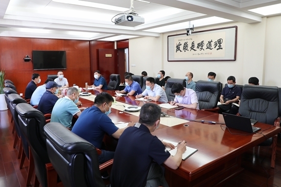 新兴建筑组织召开疫情防控专项工作会议