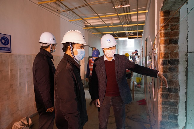 陈礼松到五建公司百色市传染病医院项目检查指导