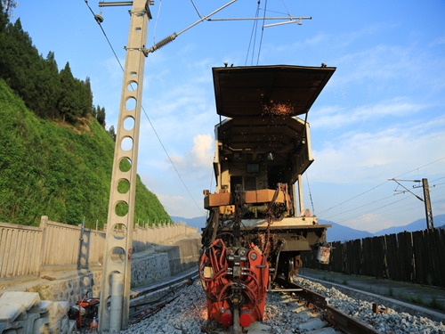 渝怀铁路涪秀二线涪陵至中嘴段无缝焊接施工圆满落幕