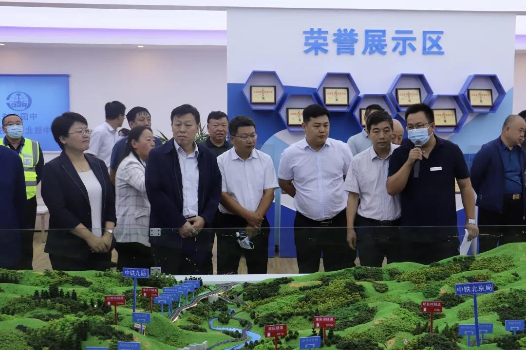 太原市人大常委会副主任郭治明一行莅临太原西北二环高速ZH05标项目部检查调研