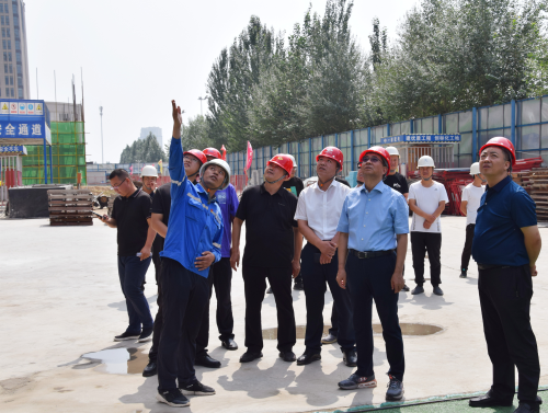 包头市委常委、副市长张建中到中国二冶包头市新都市区都市庭苑项目调研指导
