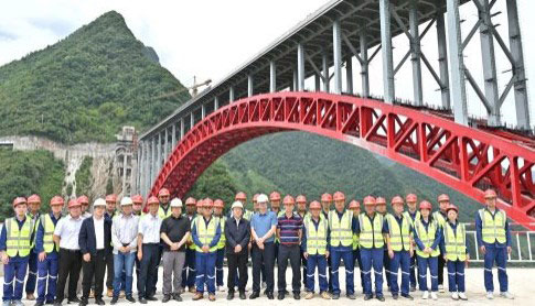 王曙平到宜昭高速项目公司讲授党课并调研二期项目建设