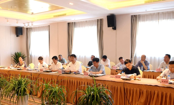 荣其富拜会阿坝州委副书记、州长杨克宁