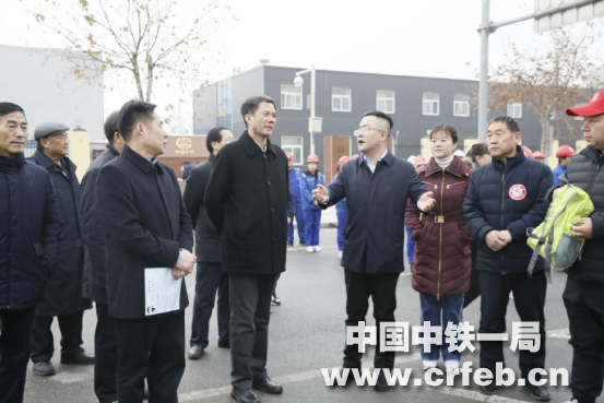郑州市委、市政府领导慰问中铁一局四公司郑州市政控制节点工程土建11标项目员工