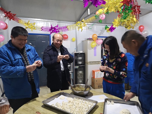 王俊飙慰问正镶白旗项目一线员工
