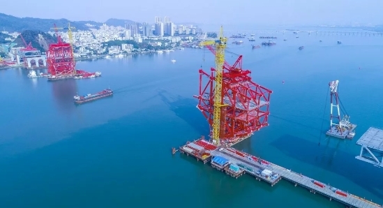 广州南沙明珠湾大桥项目复工 稳步推进主桥钢桁梁架设任务
