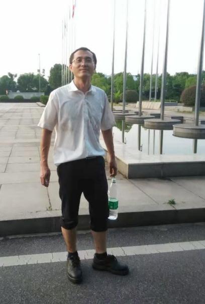 全国劳模郝鹏：献身工程机械的“泥巴博士”