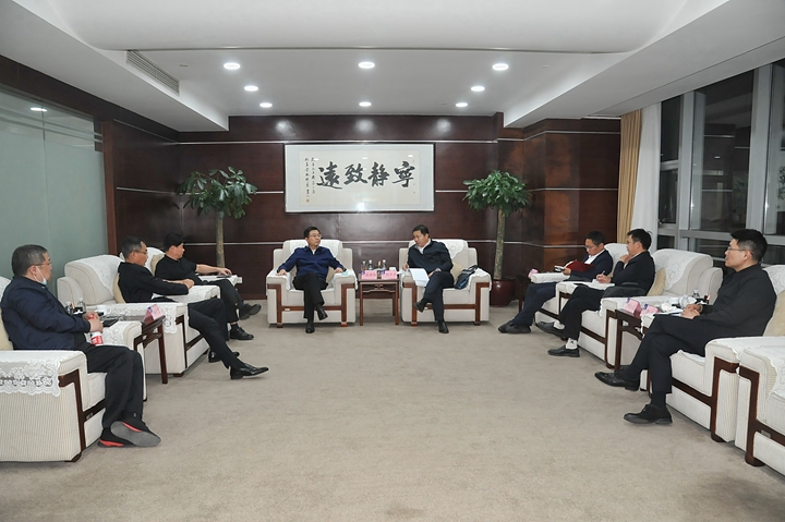 吐鲁番市与集团开展项目对接洽谈