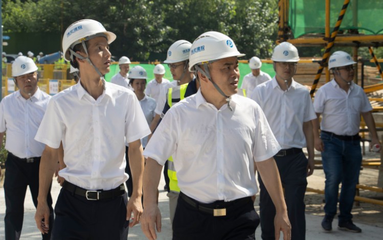 骄阳似火！汉阳市政党委调研脚步在一线