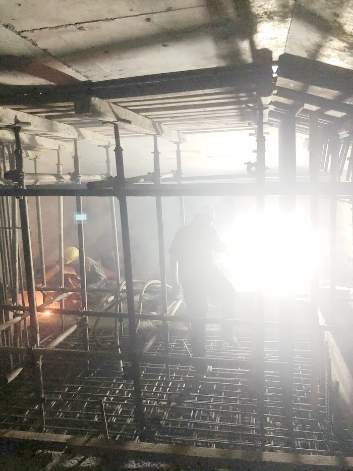 中铁二十一局三公司神木店张项目部四支河大桥刚构合龙