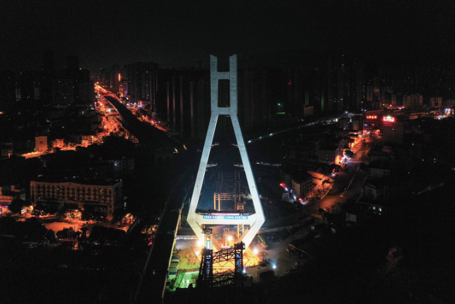 福建龙岩大桥完成独塔单转