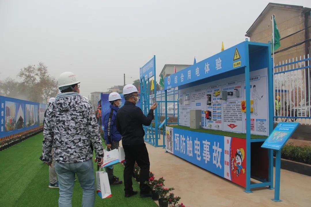 【热点资讯】万家丽路项目部开展安全质量标准化观摩活动