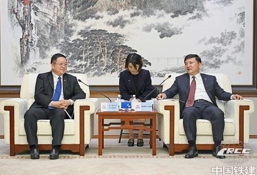 王立新与东盟秘书长高金洪举行会谈