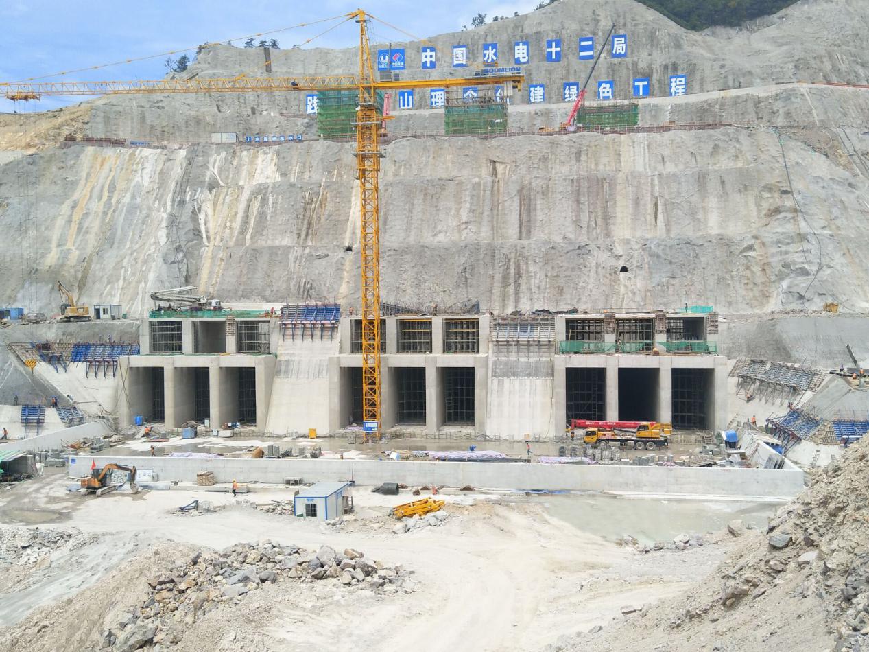 长龙山抽水蓄能电站工程上水库进出水口主体结构混凝土浇筑完成