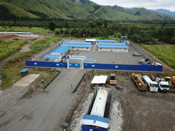 中国驻巴布亚新几内亚大使馆经济商务参赞刘林林调研巴新高地公路项目