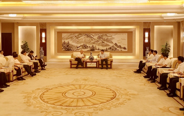 中国中铁总裁陈云与哈尔滨市委书记王兆力举行会谈
