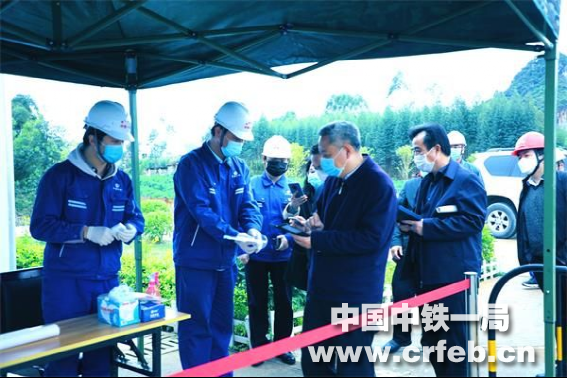 广西交通运输厅党组书记、厅长陈鸿起到中铁一局三公司贵南高铁项目部调研