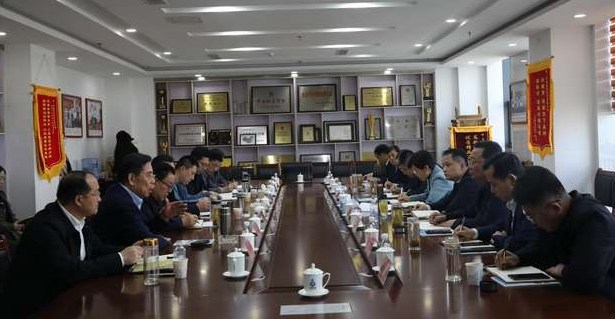 市委书记张莉等领导一行到集团公司调研并召开建安企业座谈会